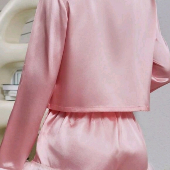 Women's Fashionable Satin Pajamas Set With Plush Trim Design - Picture 6 of 6